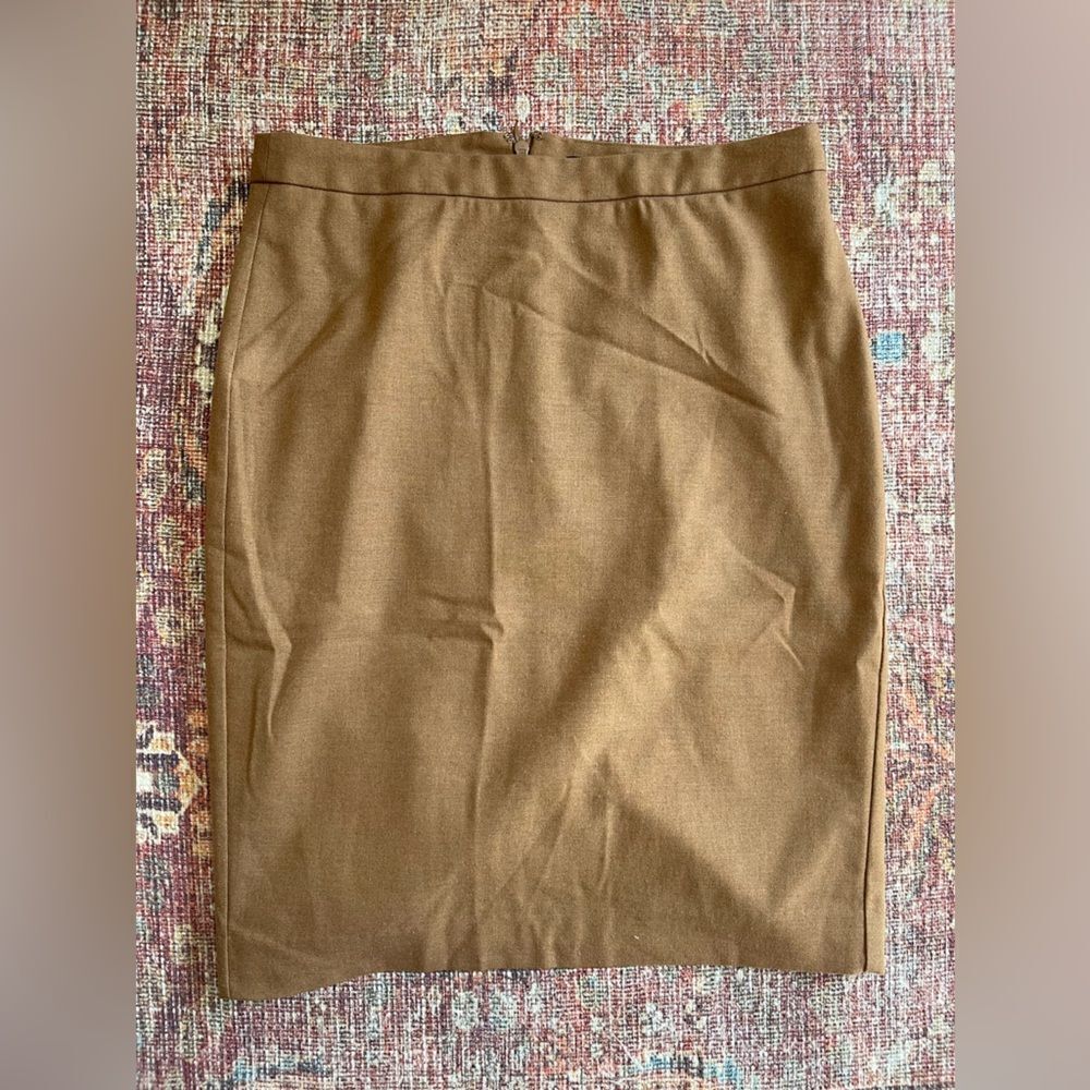Classic Banana Republic size 2 Tan/Brown Pencil Skirt